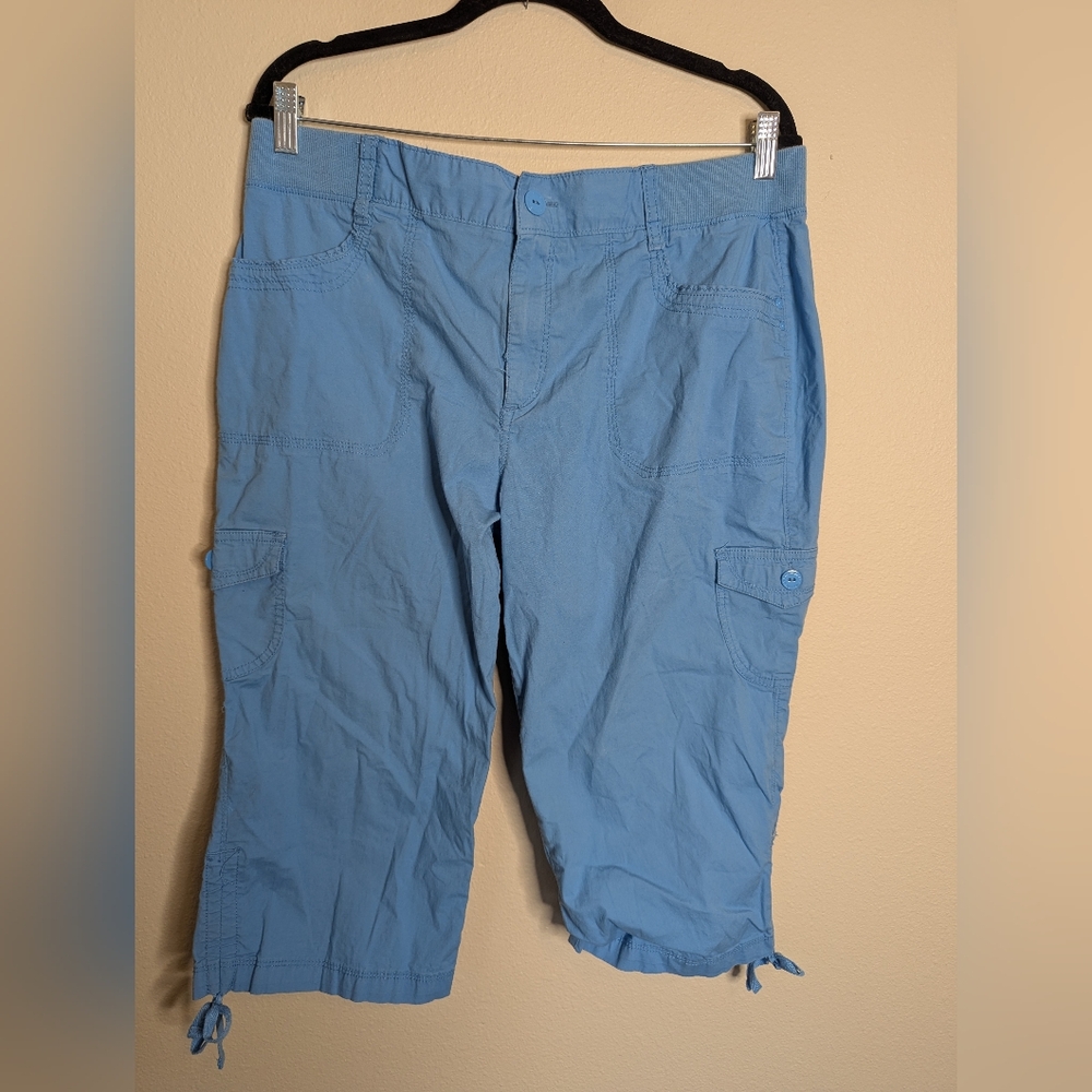 Gloria Vanderbilt Light Blue Cargo Capris Size 14